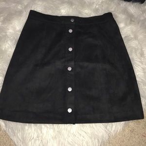 Black H&M Faux Suede Skirt w/button details. Size6